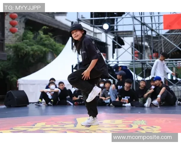 重庆街舞队技术变革引发热议探索街舞文化的新风潮与发展趋势