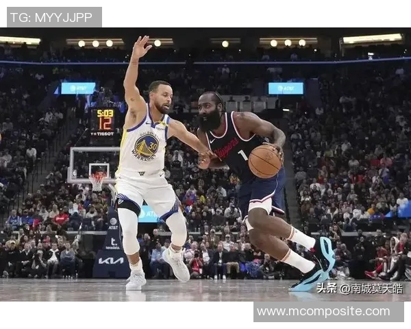 勇士与太阳常规赛激战回顾球星表现与战术分析全景呈现